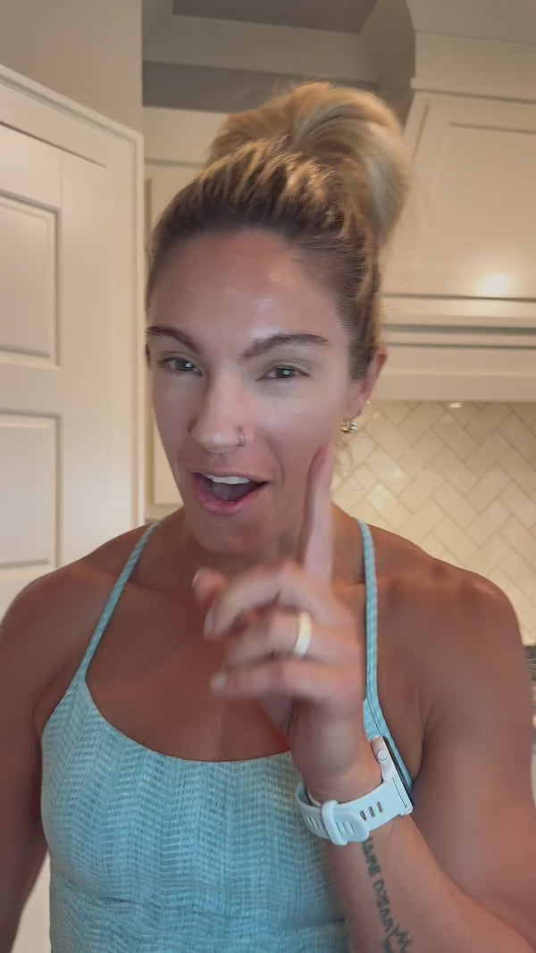 Woman sharing how she incorporates Hona Fiber + Greens into her busy schedule as a mom and athlete.