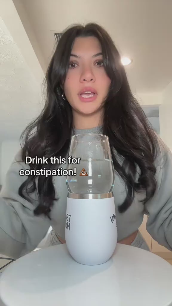 Woman describing the positive effects of using Hona Fiber + Greens for constipation.