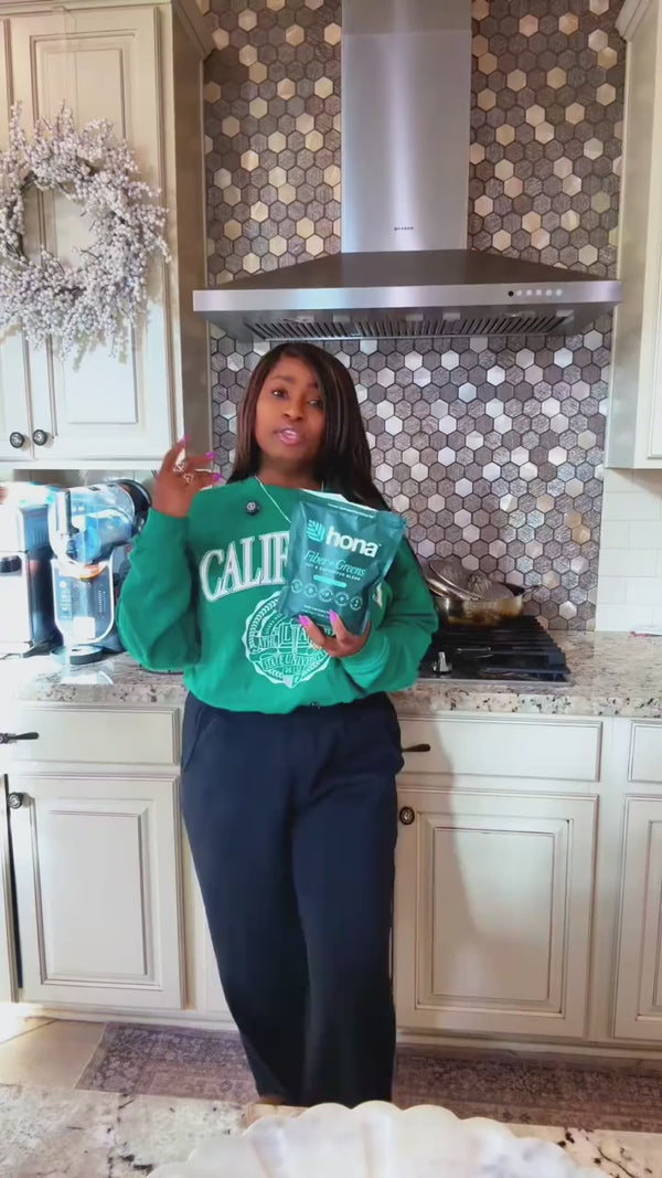 Woman holding a bag of Hona Fiber + Greens explaining why as a nurse she recommends the product.